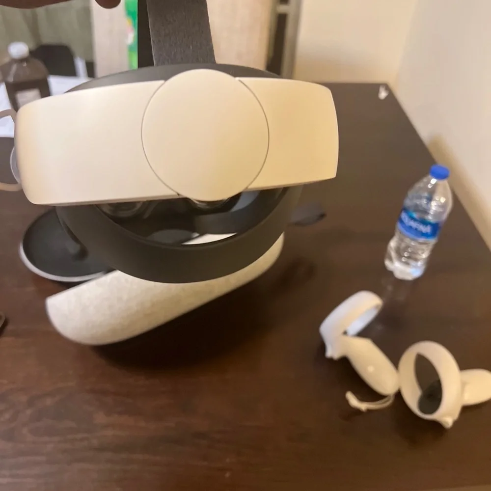Meta Oculus Quest 2 256GB VR Headset - White. Battery Pack Headset & Travel Case